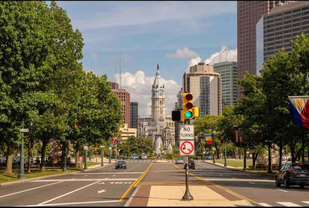 404 Rose In The 1 Bd Living In Center * Philadelphia